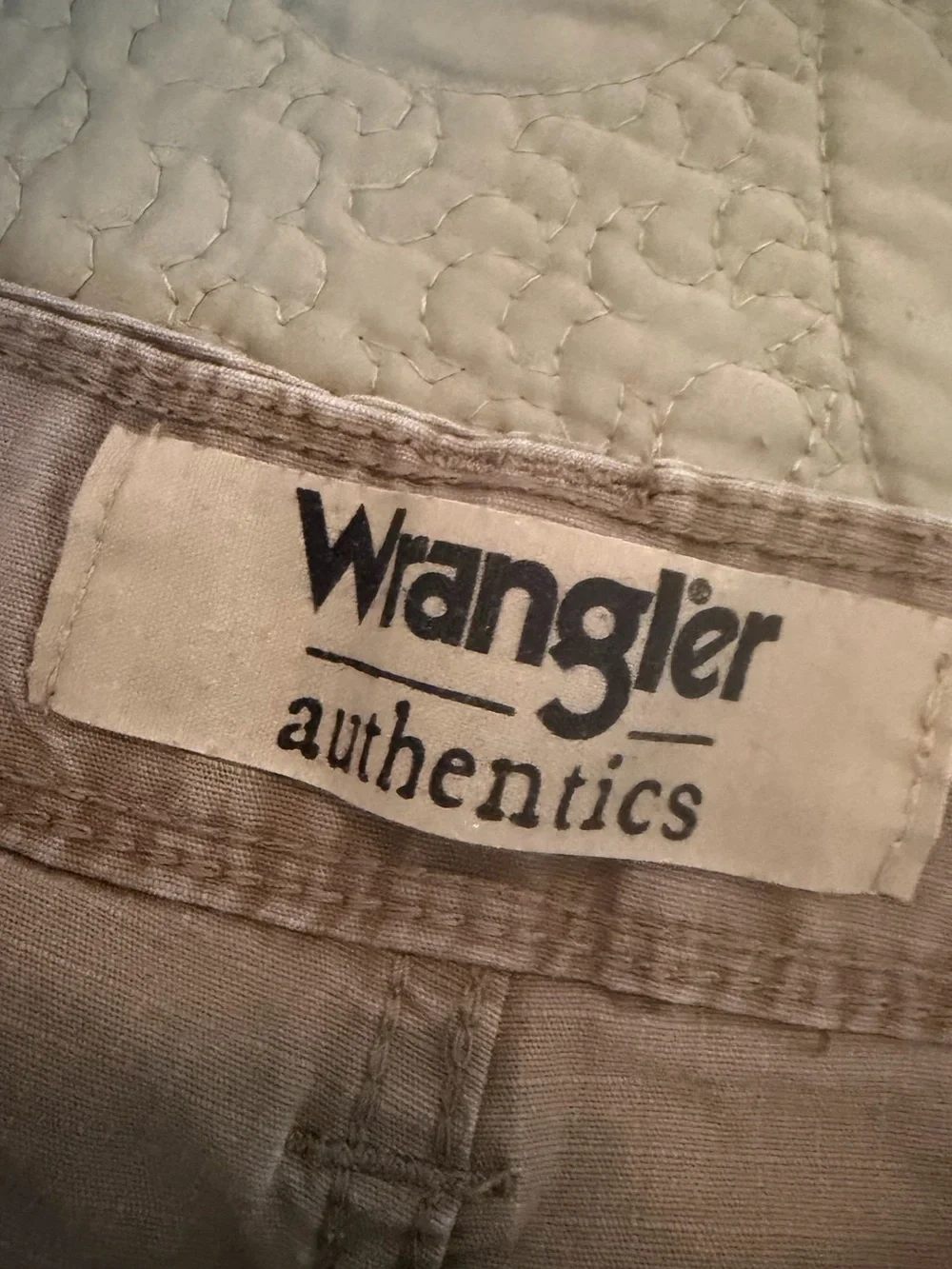 *Sold* Wrangler Authentics Men’s Khaki Cargo Shorts 32 Utility Y2K Gorpcore